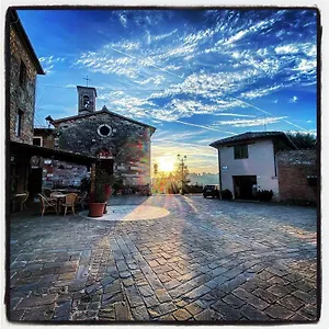 https://la-fattoria-montalcinello.it-tuscanyhotel.com
